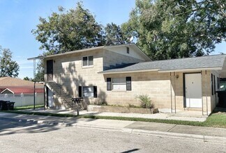 Building Photo - 2150 Saxon St