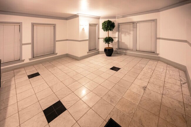 Foto del edificio - 6042 N Kenmore Ave