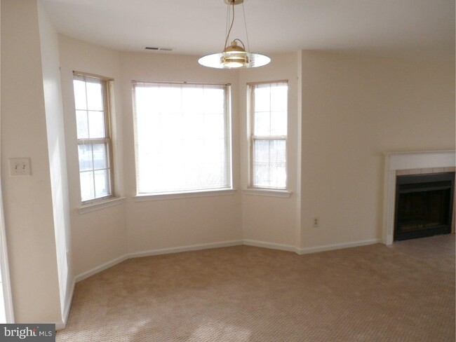 Building Photo - 3403 Waltham Ct