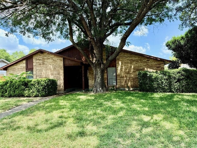 Photo - 1909 Forestdale Dr House