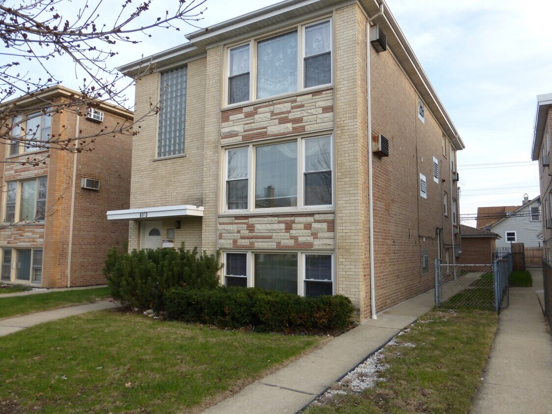 Primary Photo - 6153 W Montrose Ave