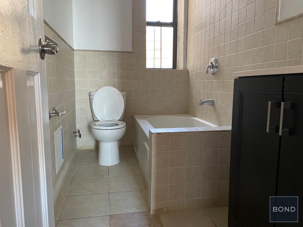 Building Photo - 529 W 179th St