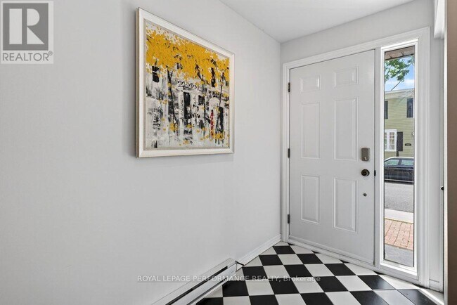 Building Photo - 255 Cathcart St