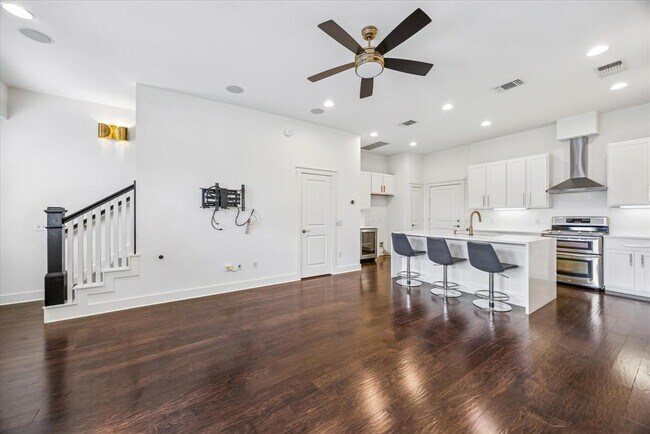 Foto del edificio - 2520 Bluebonnet Ln