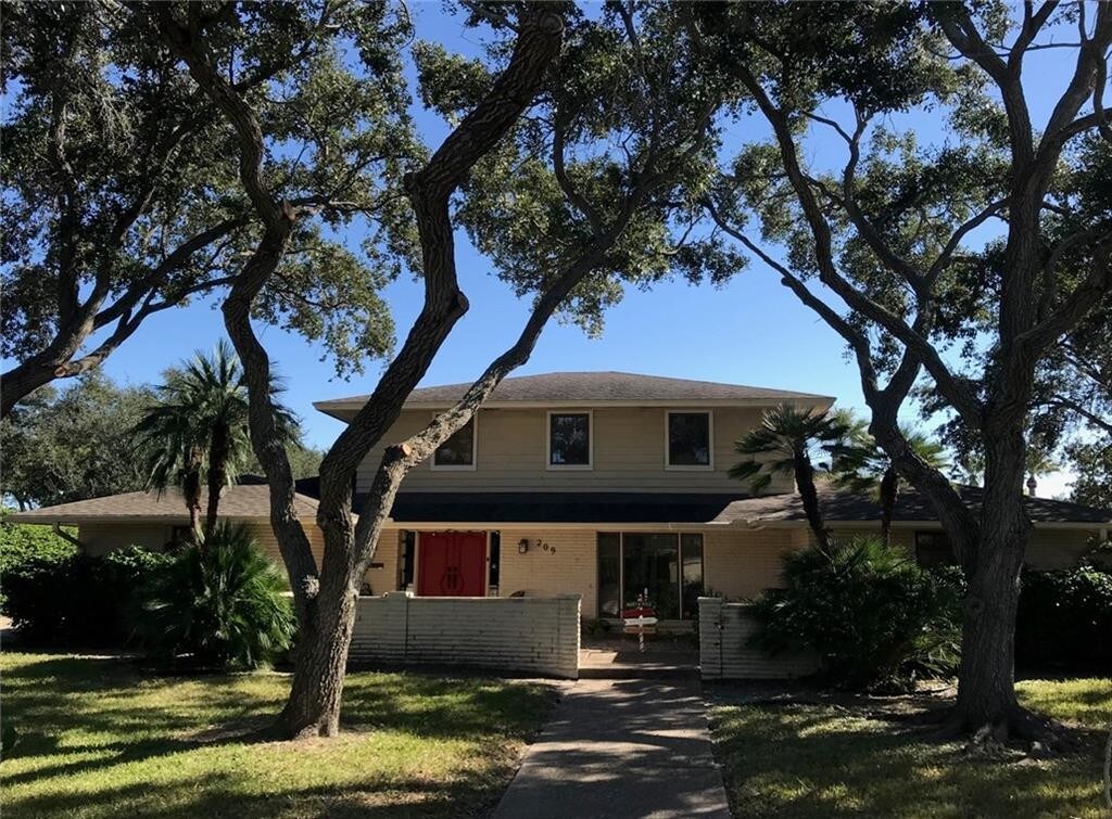 Primary Photo - 209 Cape Hatteras Dr