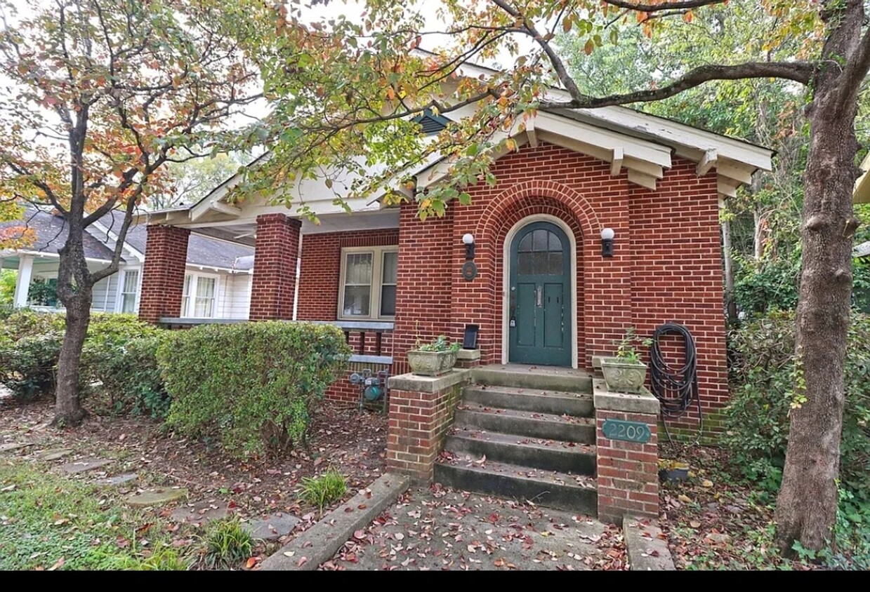 Foto principal - Cozy 2 Bedroom 1 Bath Located in Cottontow...