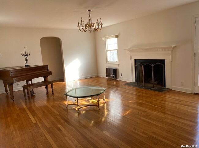 Building Photo - 48 Squirrel Hill Rd
