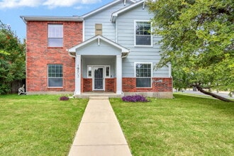 Building Photo - 10803 Sierra Ridge Dr