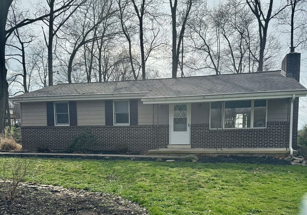 Primary Photo - 3 Bedroom 1.5 bath Country Setting Home