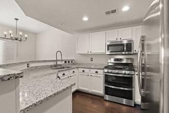 Building Photo - 6800 Vista Del Norte Dr NE