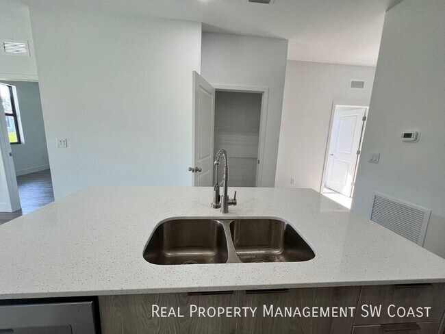 Foto del edificio - 1263 Hillcrest St E