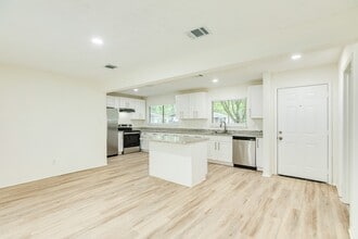 Building Photo - 408 Gardenia St