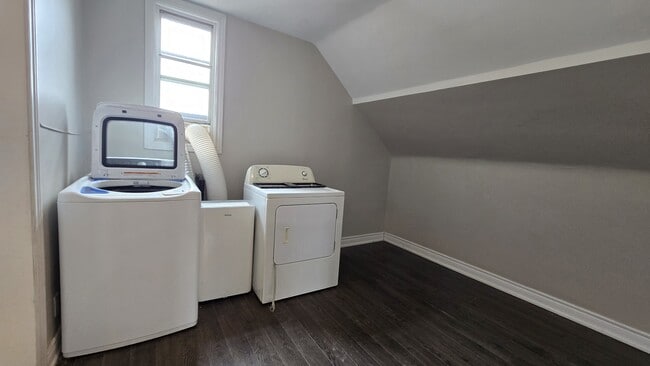 Photo du bâtiment - 422 Cannon St E