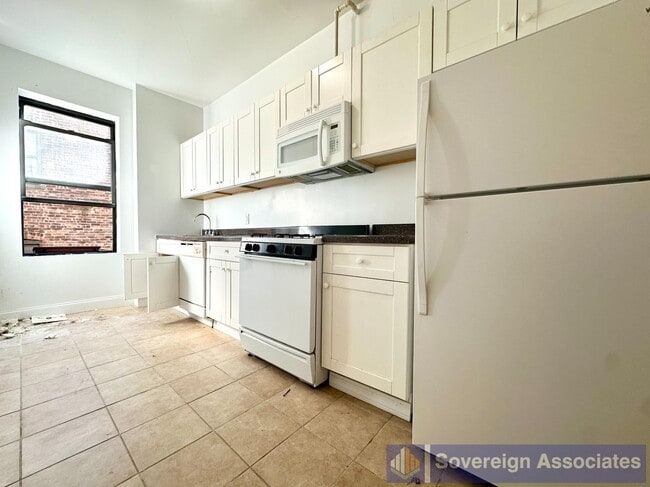 Building Photo - 21 Magaw Pl