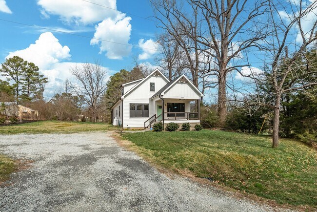 Building Photo - Custom 3-bedroom Home in Hillsborough