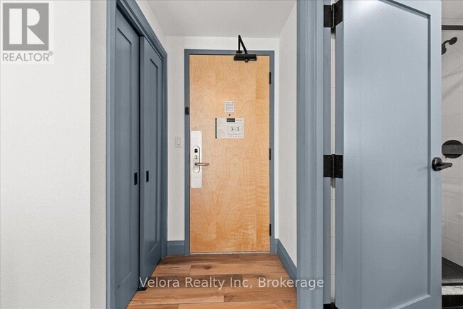 Building Photo - 161 Laurier Ave W