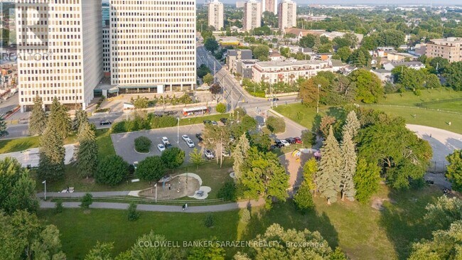 Photo du bâtiment - 10 McArthur Ave.