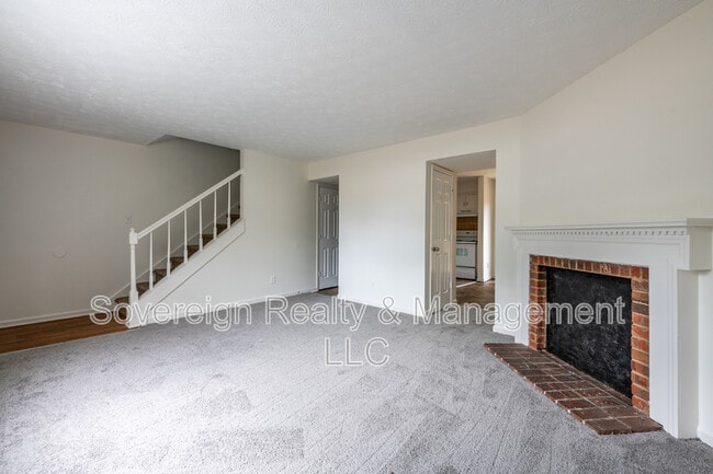 Building Photo - 582 Downing St