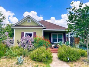 Building Photo - 531 W Huisache Ave