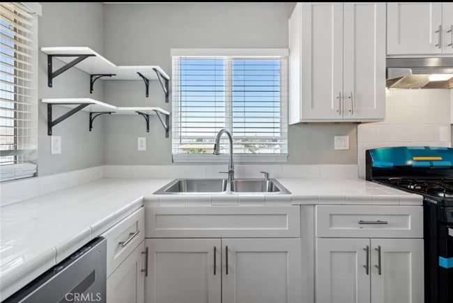 Foto del edificio - 211 W Buena Vista St