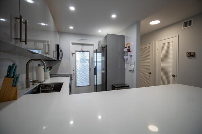 Foto del edificio - 400 SE 10th Street Unit 303