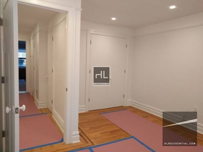 Building Photo - 64 Saint Johns Pl