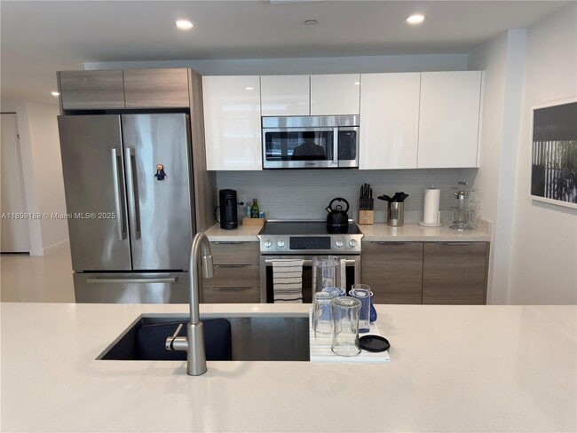 Foto del edificio - 9940 W Bay Harbor Dr