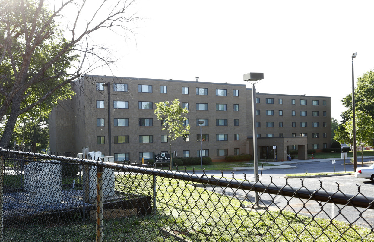 Primary Photo - Garden Apartments