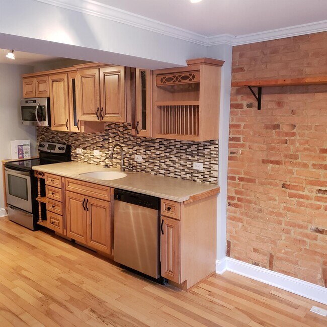 Building Photo - 913 Ryan St