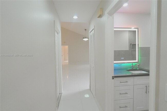 Photo - 518 NE 48th St Townhome