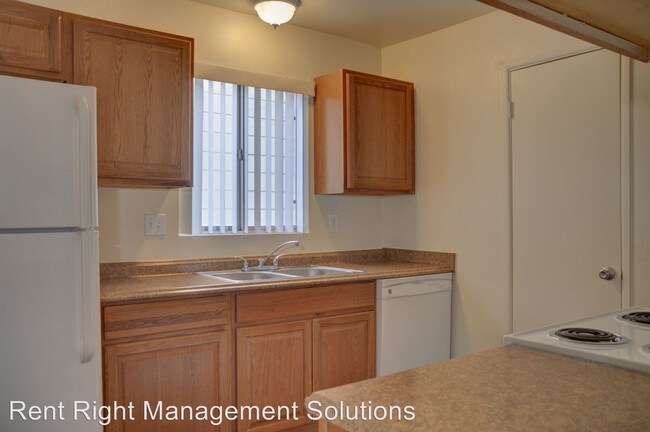 Building Photo - 744 2nd St