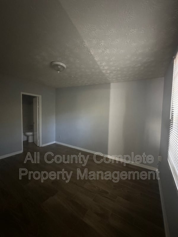 Building Photo - 3254 Phyllis St