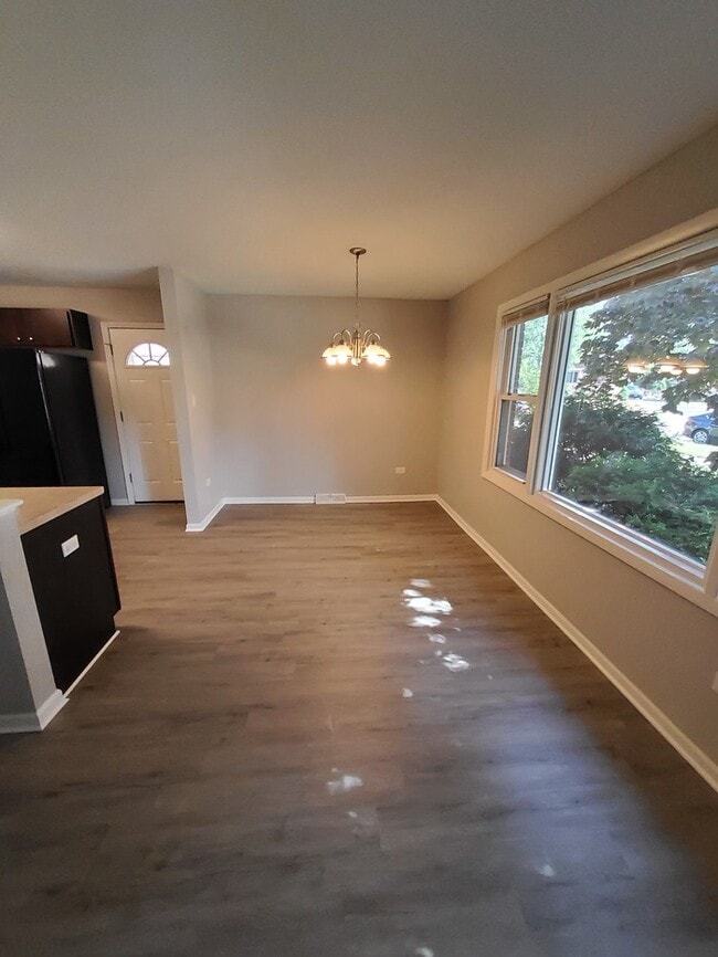 Building Photo - Nicely updated 3 bedroom brick Tri-level home