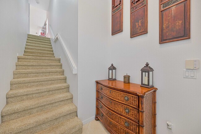 Building Photo - NOW AVAILABLE - Gorgeous Condo in Huntington Lakes!