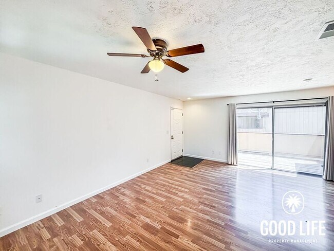 Foto del edificio - 6540 College Grove Dr