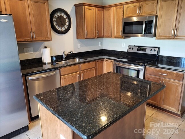 Building Photo - 10115 Forest Landing Dr