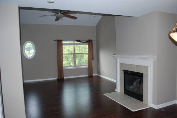 Sala de estar c/ chimenea - 697 River Park Village Blvd