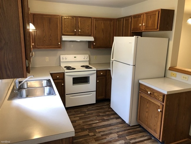 Building Photo - 3 br, 1 bath Apartment - Pinetree Apartments