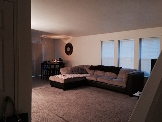 Foto del edificio - 4210 E 2nd Ave