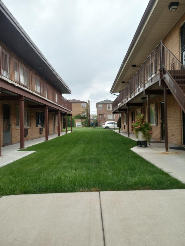 Foto del edificio - 8633 S Maryland Ave