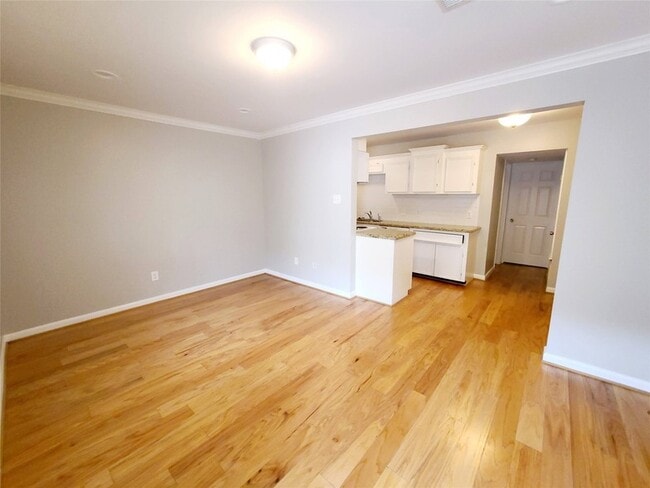 Building Photo - 4931 Junius St