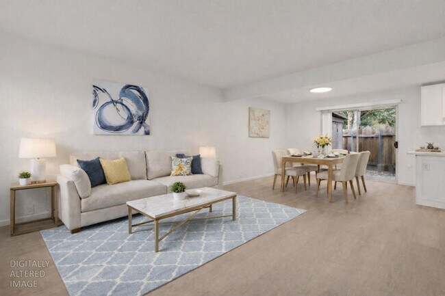 Foto del edificio - Spacious Renovated 3-Bedroom Home in a Highly Desirable Community