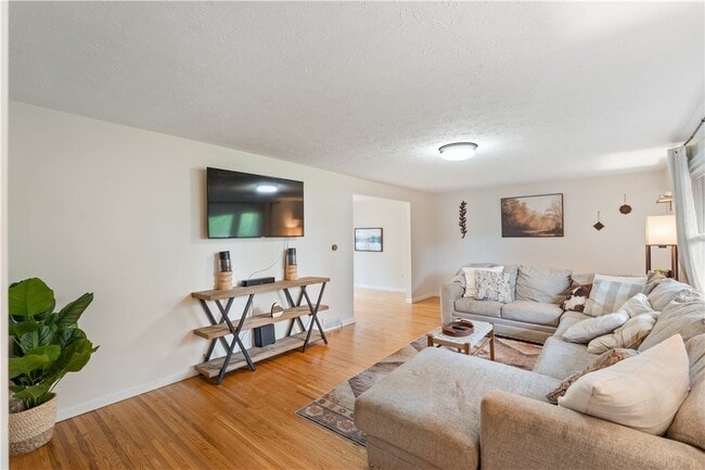 Building Photo - 20 Paddington Dr