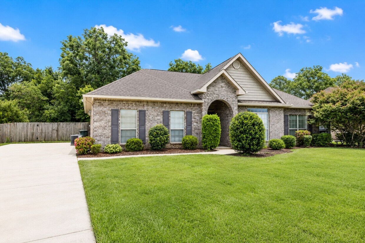 Foto del edificio - Spacious 3-Bedroom Home in Daphne