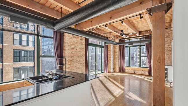 Building Photo - 701 W Jackson Blvd