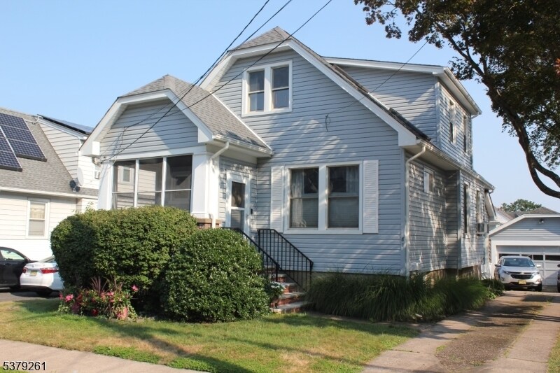 Primary Photo - 81 Savoy Pl