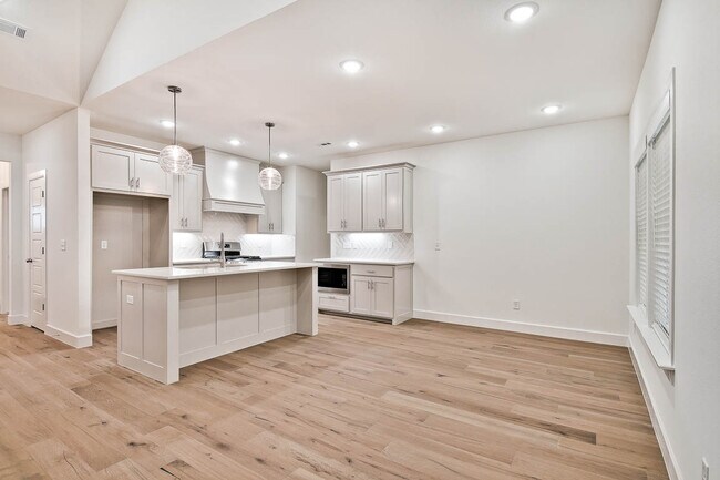 Building Photo - 2 Rothbury Ln