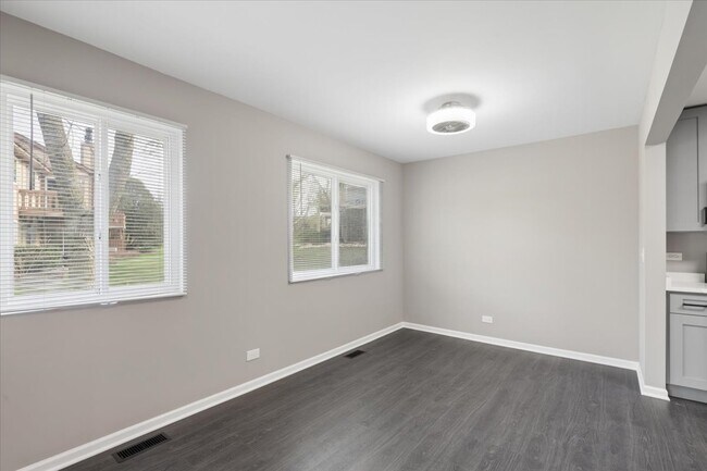 Foto del edificio - 225 Thornapple Ct