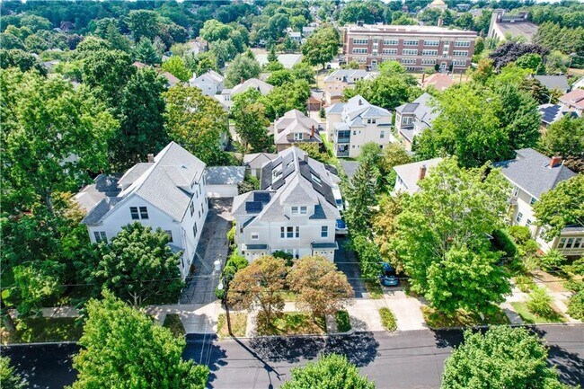 Building Photo - 550 Wayland Ave