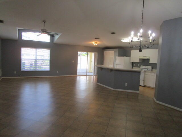 Foto del edificio - 530 Creston Ct